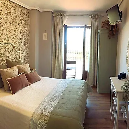 לינה וארוחת בוקר De 3*